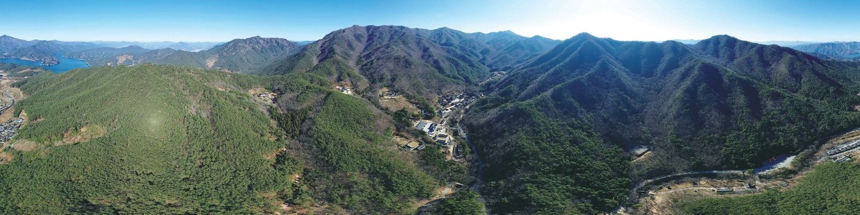 조계산 전경_송광사와 조계산을 바라보고 있는 모습